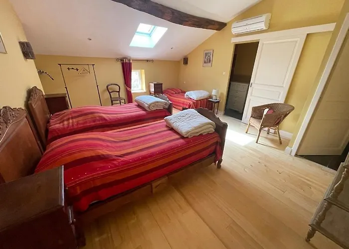 La Ferme De Villeneuve 招待所 3*