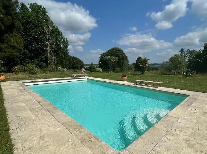 La Ferme De Villeneuve 3*